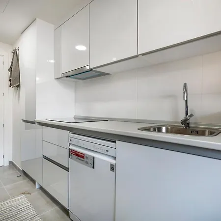 Appartement New 3 Bedroom With Pool + Near - Rdr274 *