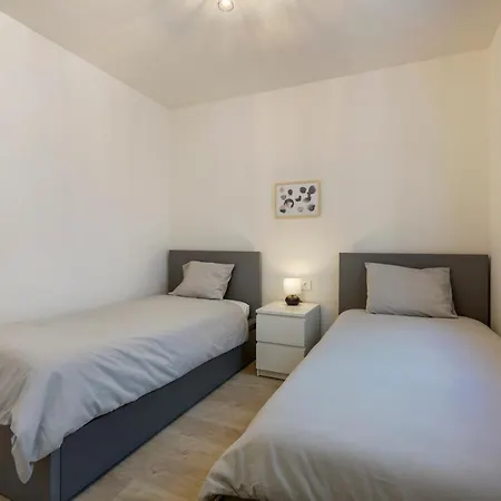 New 3 Bedroom With Pool + Near - Rdr274 *