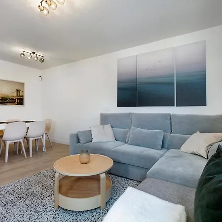 New 3 Bedroom With Pool + Near - Rdr274 إِستيبونا