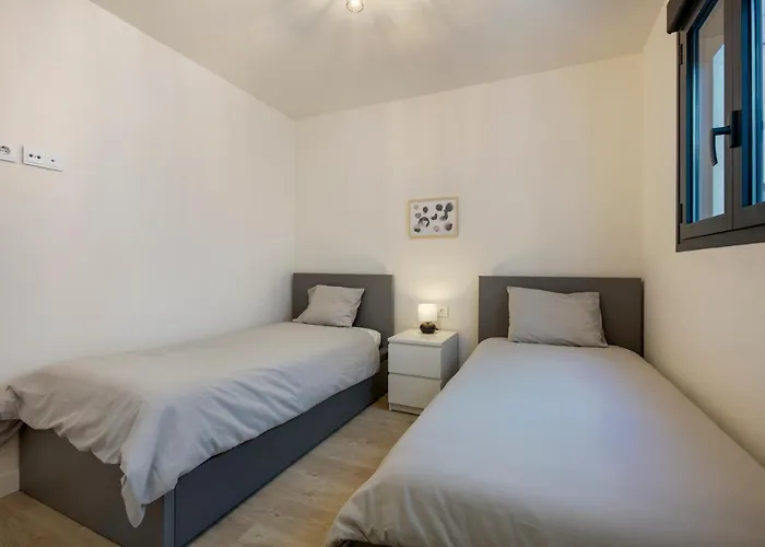 New 3 Bedroom With Pool + Near - Rdr274 *